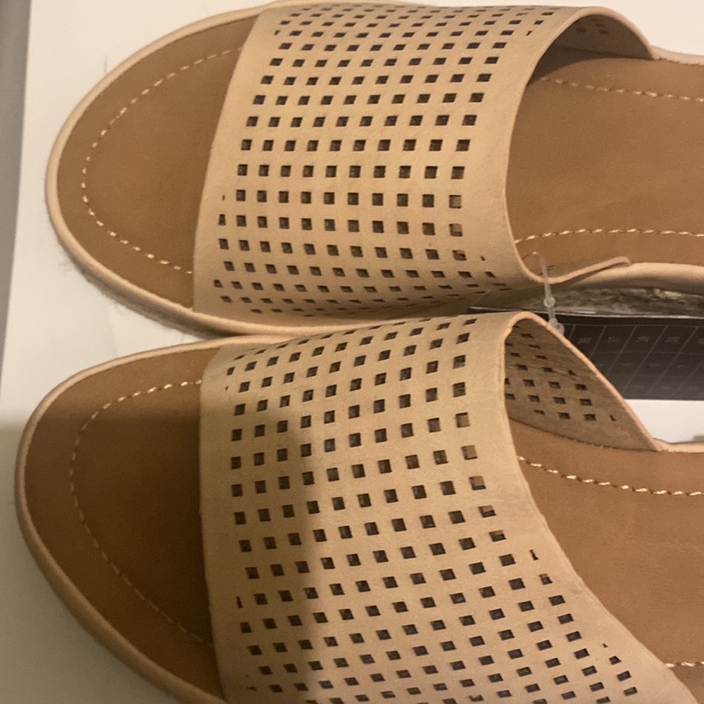 MUSSHOE size 9  Tan Slide Sandals - Picture 5 of 7